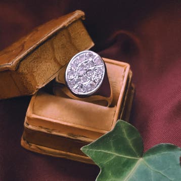 Witgouden ovalen zegelring met diamanten 0,86 ct., Gebruikt, 20 of groter, Ophalen of Verzenden, Dame of Heer