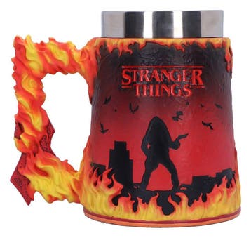 Stranger Things Tankard Hellfire Club, Ophalen of Verzenden, Nieuw, Film, Gebruiksvoorwerp