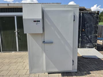 Vriescel 156 x 121 x 210 cm stekker klaar, Nieuw in verpakking, Koelen en Vriezen