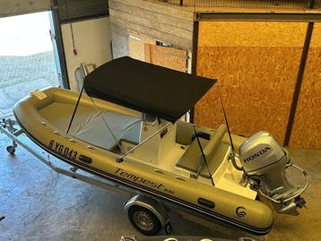 Te koop: Capelli Tempest 530 inclusief 100 PK Honda, Watersport en Boten, Rubberboten, Zo goed als nieuw, Benzine, Overige materialen