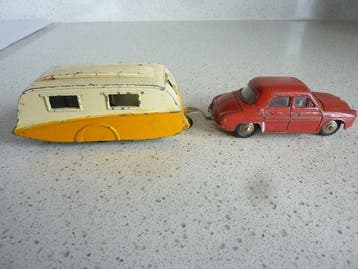 Dinky Toys 1:43 - Modelauto (2) - Renault Dauphine met, Nieuw