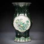 Geen reserve - Chinese Famille Verte op zwarte achtergrond