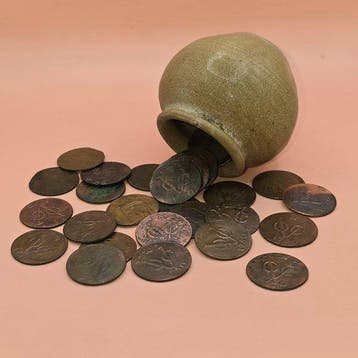 Nederlands-Indië - V.O.C. Schatvondst met 30 VOC-duiten in, Postzegels en Munten