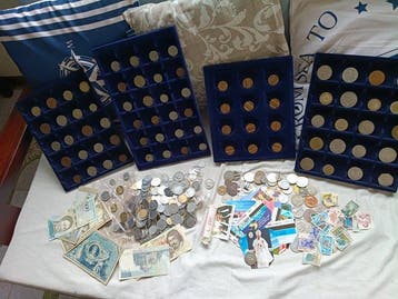 Wereld. Collection of coins and banknotes (Zonder