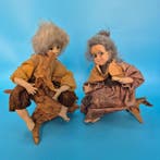 Schildkröt - Pop Puppen-Duo auf Naturholz – Skulpturale, Antiek en Kunst
