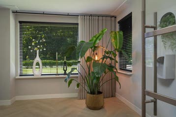 Jaloezieen zwart van Bamboe 50mm met koord - Morgen verstuur, Zwart, 150 tot 200 cm, Nieuw, Ophalen of Verzenden