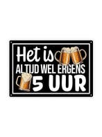 Het is altijd wel ergens 5 uur - Cafe Bord - 40x30cm, Huis en Inrichting, Woonaccessoires | Wanddecoraties, Ophalen of Verzenden