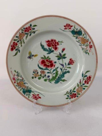 Yongzheng Famille Rose Butterfly & Peony Bord - Porselein, Antiek en Kunst