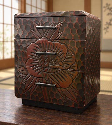 Japanse Kamakura-bori houten drie-ladenkast met, Antiek en Kunst
