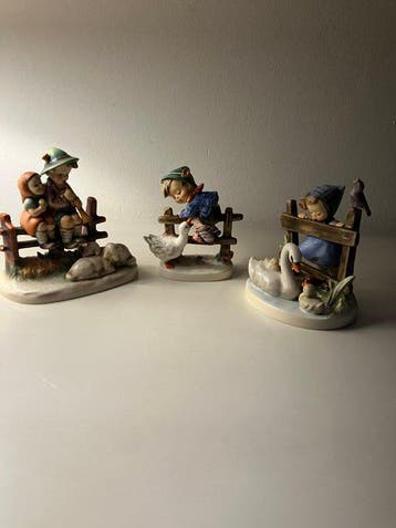 Goebel - M.I. Hummel - Figuur - Jongens en Meisjes op een