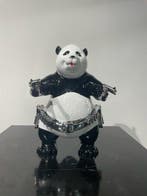 Van Apple - Street Panda - Hands Up
