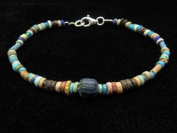 Oud-Egyptisch Armband gemaakt van glas en faience