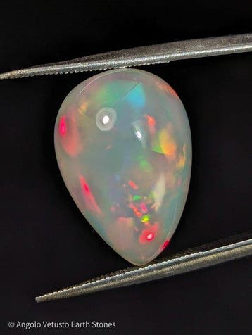 5,61 ct - Natuurlijk Ethiopisch opaal – peervormige cabochon