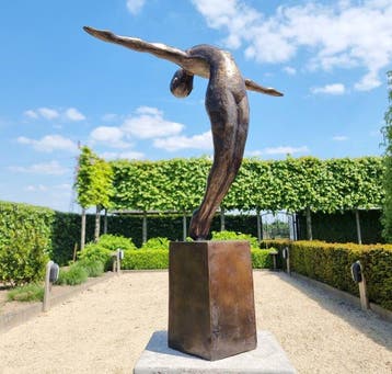 Beeldje - Abstract atleet - Brons, Marmer