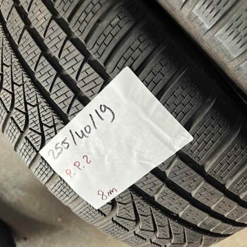 2 x Pirelli PZero 255-40-19 Winterbanden 8mm, 19 inch, Gebruikt, 255 mm, Band(en)
