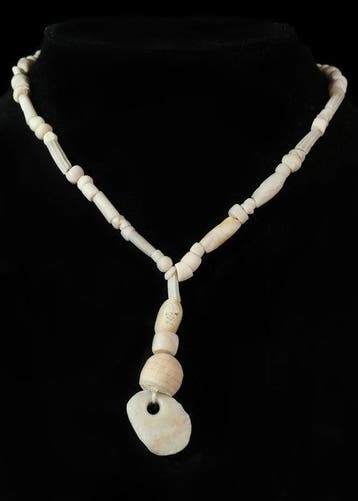 West-Aziatisch Witte Hardsteen en Schelp Kralenketting