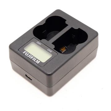 Fujifilm BC-W235 Externe USB Dubbel Lader (Occasion), Audio, Tv en Foto, Accu's en Batterijen, Ophalen of Verzenden, Zo goed als nieuw