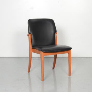 Frontseat vergaderstoel, zwart leder, 4-poot onderstel, Ophalen of Verzenden, Nieuw