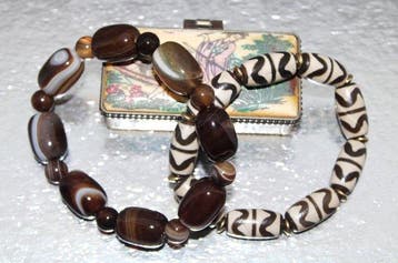 Zeer mooie twee unisex armbanden van natuurlijke agaat, met