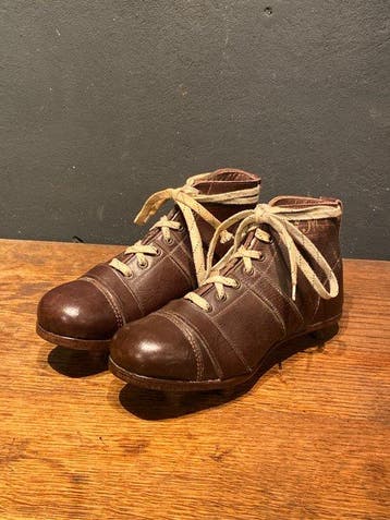 1930 - Antique pair of football shoes - soccer shoes - The, Nieuw