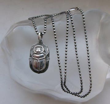 Zilver - Ketting met hanger - Art Deco-stijl scarabee, Antiek en Kunst