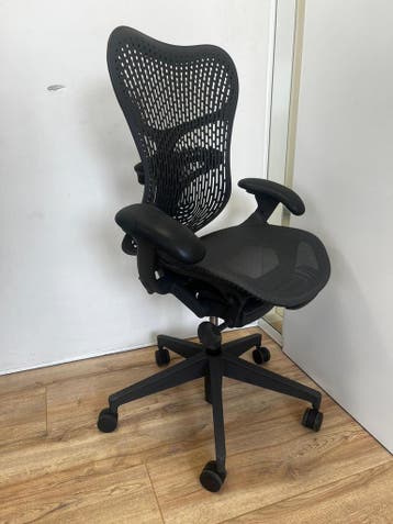 Refurbished Herman Miller Mirra 2 - Graphite Uitvoering!, Verzenden, Zwart, Zo goed als nieuw, Bureaustoel