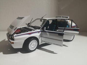 Kyosho 1:18 - Model sportwagen - Lancia Delta HF Integrale, Nieuw