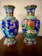Vaas - emaille op koper - China - Paar cloisonné vazen