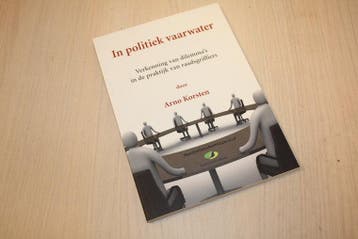 1 . Titel:  In politiek vaarwater. Verkenning van dilemma..., Verzenden, Nieuw
