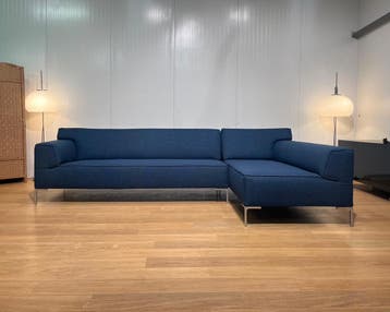 Design on Stock Bloq Hoekbank Blauw Nieuw Gestoffeerd, Huis en Inrichting, Banken | Bankstellen, Design Bank Bankstel Zetel Hoekbank Design on Stock