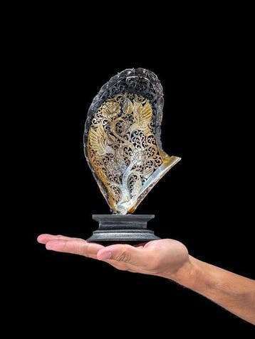 Prachtige parelmoeren schelp op een maatwerk standaard -, Antiek en Kunst
