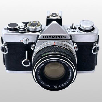 Olympus OM-1 with OM-SYSTEM F.ZUIKO AUTO-S 50mm F1.8, Audio, Tv en Foto, Fotocamera's Analoog, Nieuw