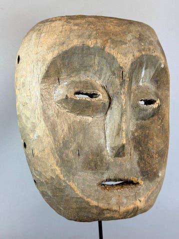 Old African mask from the Lega Bwami - Congo. (Zonder