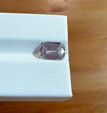 1 pcs Roze Saffier - 1.98 ct - Gemological Institute of, Nieuw