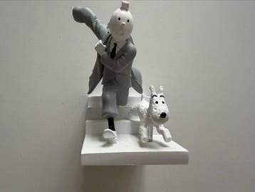 Tintin - Beeldje - Tintin courant avec Milou sur des marches, Boeken, Nieuw