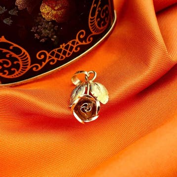 Bicolor gouden hanger van roos (Hanger of bedel), Sieraden, Tassen en Uiterlijk, Bedels, Ophalen of Verzenden, Gebruikt, Goud