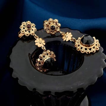 Gouden oorhangers met granaat; 14 karaat (Oorbellen), Sieraden, Tassen en Uiterlijk, Ophalen of Verzenden, Gebruikt, Goud, Goud