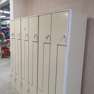 12-deurs Oostwoud ruimte besparende Z-lockerkast - 195x180x5, Ophalen of Verzenden, Nieuw