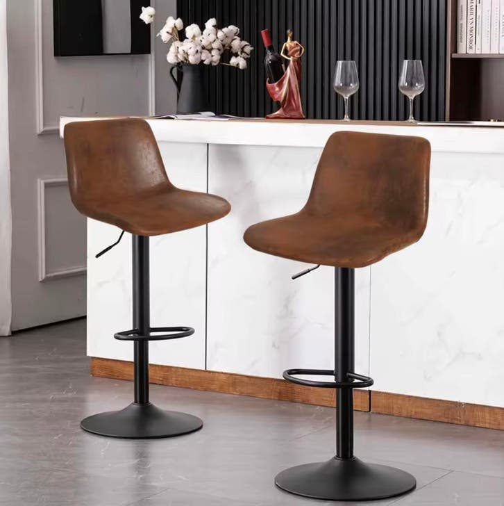 Set van 2 vintage barkrukken verstelbaar industrieel bruin, Huis en Inrichting, Barkrukken, Nieuw, In hoogte verstelbaar, Met voetsteun