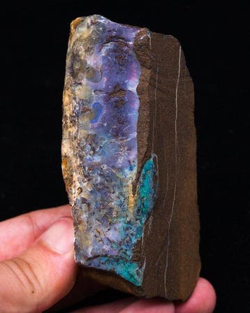 BOULDER OPAL veelkleurig vuur - Hoogte: 9.9 cm - Breedte: