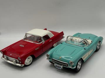 Bburago 1:18 - Model sportwagen - Ford Thunderbird +, Nieuw