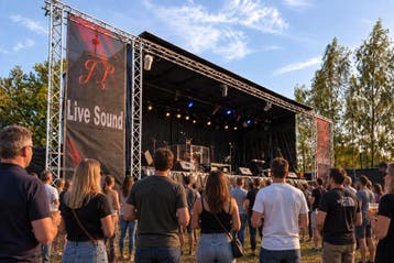 Mobiel podium / podiumwagen / evennementtrailer huren