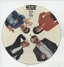 LP gebruikt - Cheap Trick - One On One PICTURE DISC, Cd's en Dvd's, Verzenden, Zo goed als nieuw, Overige formaten