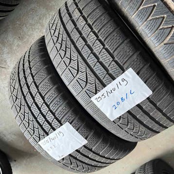 2 x Pirelli PZero 255-40-19 Winterbanden 8mm, 19 inch, Gebruikt, 255 mm, Band(en)