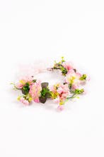 Grote Bloemenkrans Haar Lichtroze Roze Bloemen Haarband Diad, Ophalen of Verzenden, Nieuw, Carnaval, Accessoires
