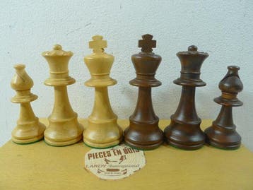 Jeu déchecs signé LARDY plombé feutrine King 95 mm Neuf