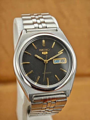 Seiko - 5 Automatic – Ref. 7009-876A – Textured Black Dial –