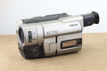 Sony Handycam CCD-TRV66, Hi8 with NightShot Videocamera