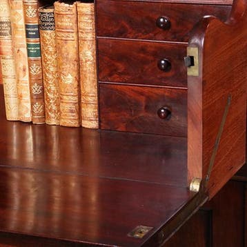 Engels Georgian break front bibliotheekkast ca 1810 in mahon, Antiek en Kunst, Ophalen of Verzenden