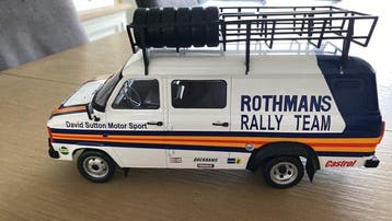 IXO 1:18 - Modelauto - Ford Transit Rothmans Rally Team, Nieuw